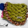 Borsa chunky artigianale verde lime con catena oro e dettagli rosa e blu