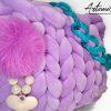 Borsa chunky artigianale lilla chiaro con catena turchese e pendente fucsia