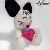 amigurumi Spank Hello Spank fatto a mano in cotone con cuore fucsia e coccinella decorativa