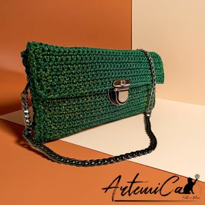 Pochette Glow Forest: Borsa Fatta a Mano all'Uncinetto verde e oro con catena